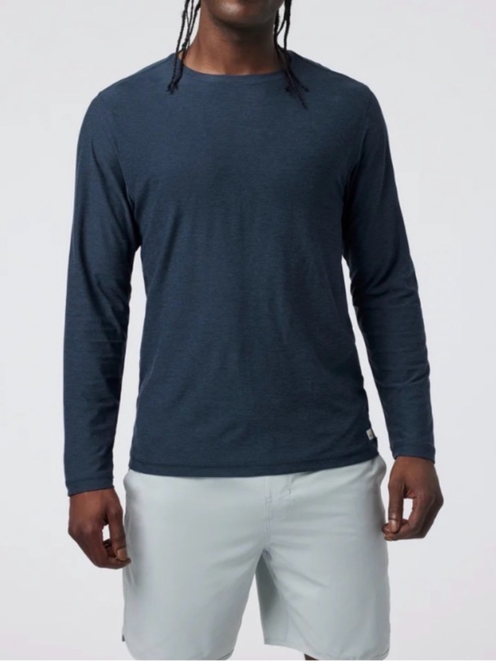 Vuori Long Sleeve Strato Tech Crew Shirt in Slate Blue. Size XL. Minimalist